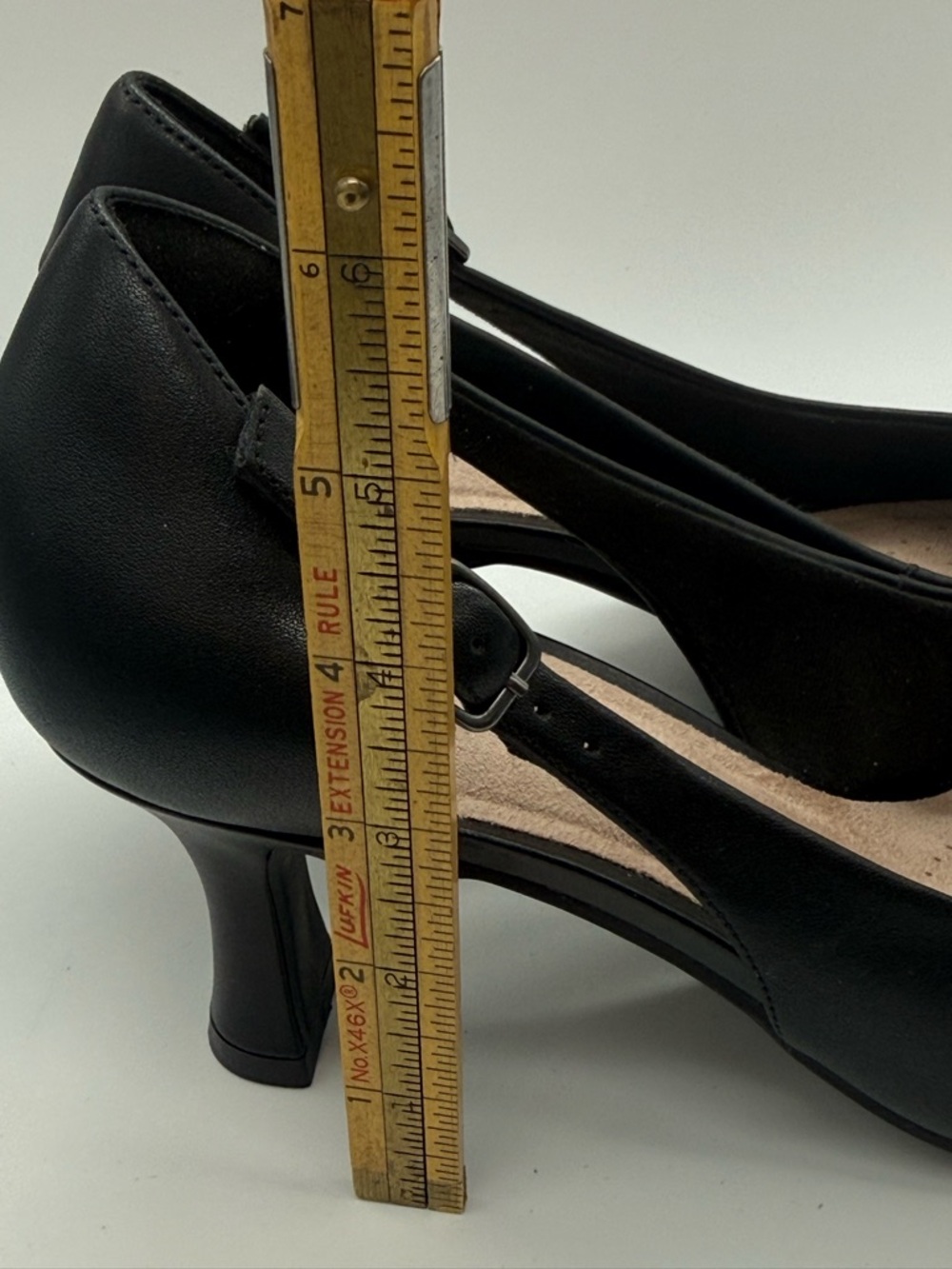 Clarks Kataleyna Rae Black Leather Pointed Toe Pumps - Size 8.5 - Picture 3 of 9